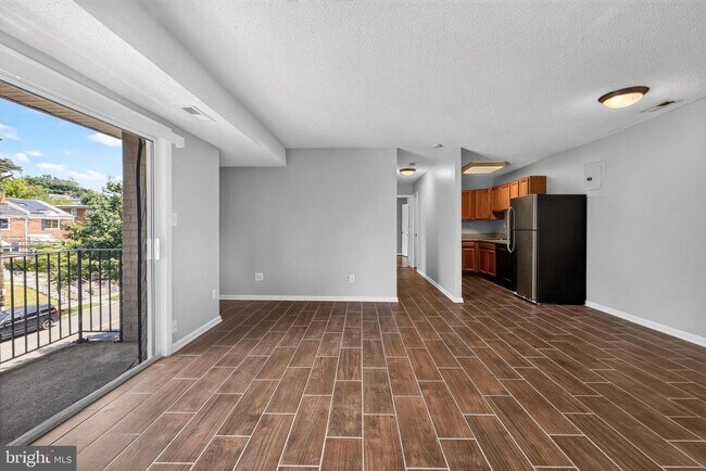 property at 625 Chesapeake St SE