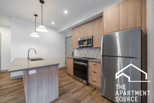 1323 W Estes Ave, Unit 1323 W. Estes #1 in Chicago, IL - Building Photo