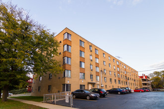 Roseanne Apartments in Elgin, IL - Building Photo - Building Photo