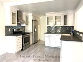 1702 Algol Ct in Petaluma, CA - Building Photo