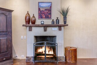 572 W San Francisco St in Santa Fe, NM - Building Photo - Building Photo