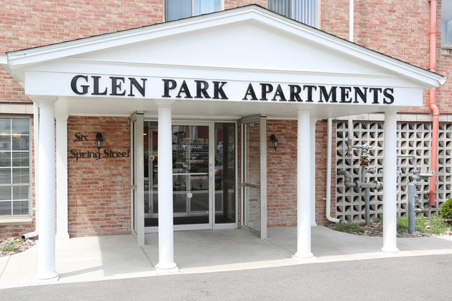 Glen Park in Williamsville, NY - Foto de edificio - Building Photo