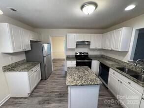 6610 Cedar Cliff Dr in Charlotte, NC - Building Photo - Building Photo