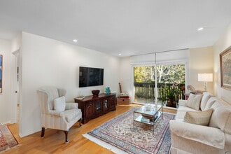 3604 W Estates Ln in Rolling Hills Estates, CA - Foto de edificio - Building Photo