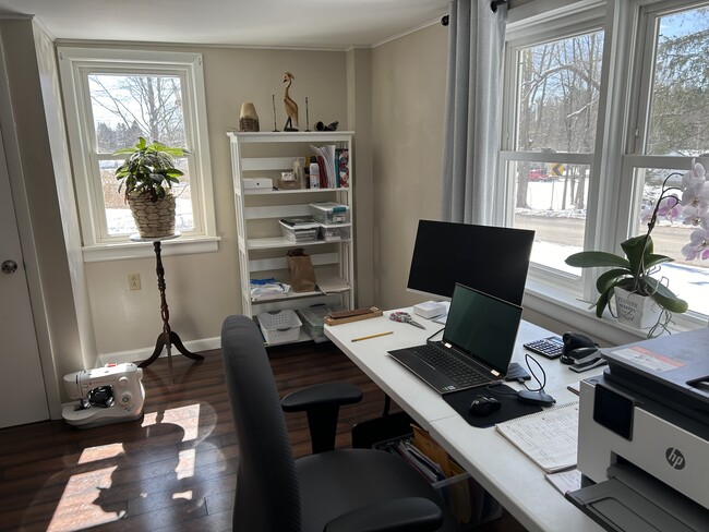 92 Perfield Rd in Hastings, NY - Building Photo - Building Photo
