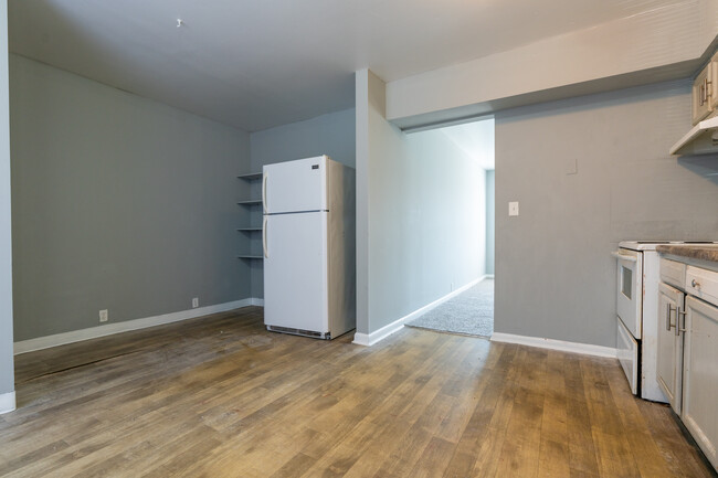 Maple Valley in Louisville, KY - Building Photo - Interior Photo