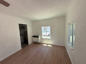 220 W D St in Tehachapi, CA - Building Photo - Building Photo