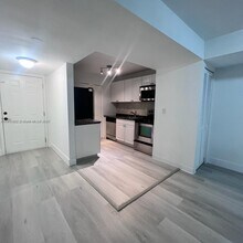 933 NE 199th St in Miami, FL - Building Photo - Building Photo