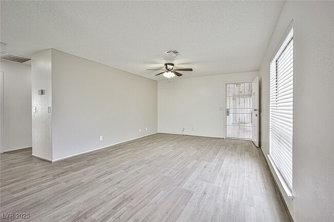 5187 Caliente St in Las Vegas, NV - Building Photo - Building Photo