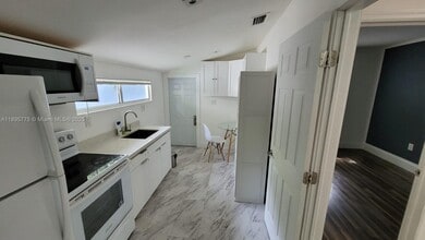228 NW 35th St in Miami, FL - Building Photo - Building Photo
