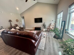 725 Melendy Ln in Cedar Falls, IA - Building Photo - Building Photo