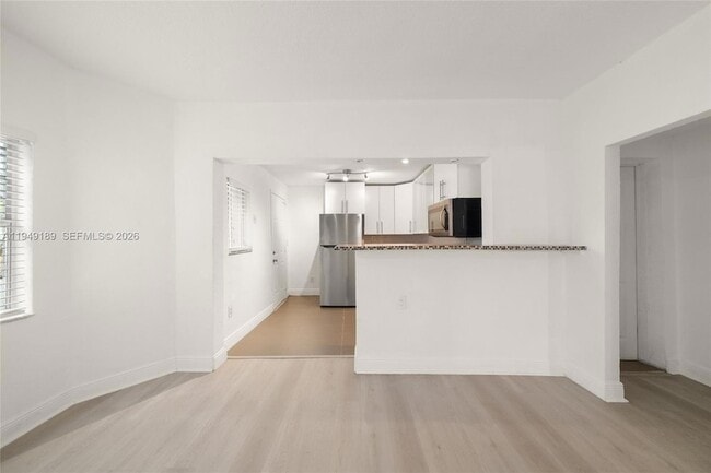 3262 Elizabeth St, Unit 2 in Miami, FL - Foto de edificio - Building Photo