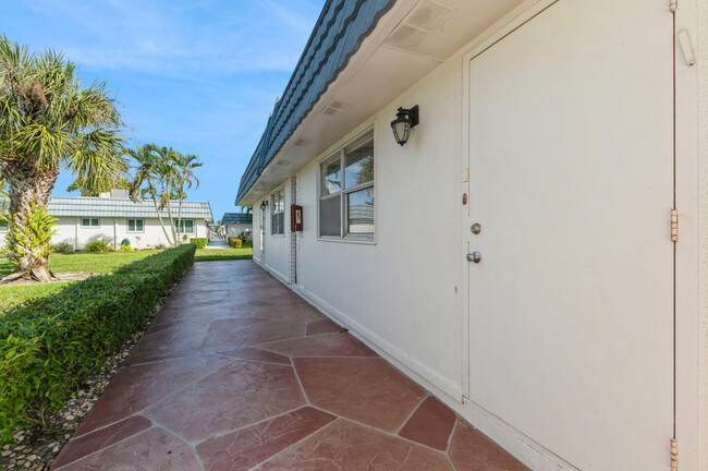 98 Waterford D in Delray Beach, FL - Building Photo - Building Photo