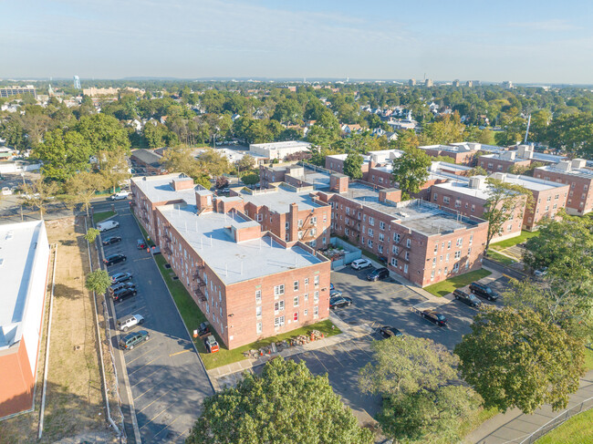 100 Jerusalem Ave in Hempstead, NY - Building Photo - Building Photo