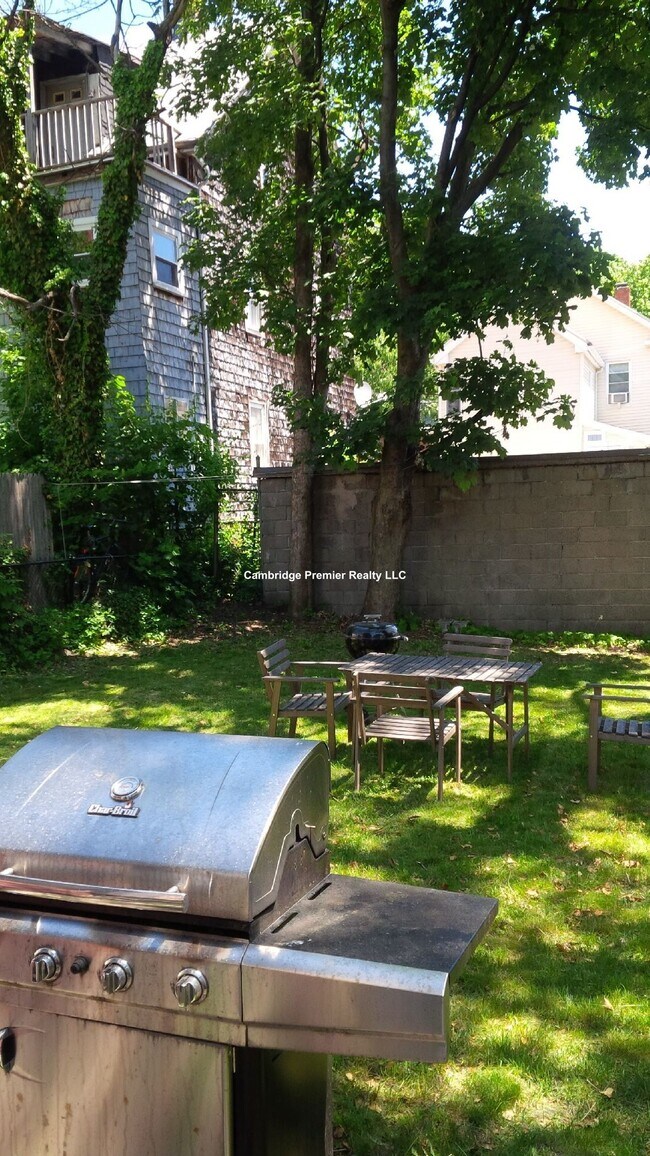 19 Prescott St, Unit 2 in Somerville, MA - Building Photo - Building Photo