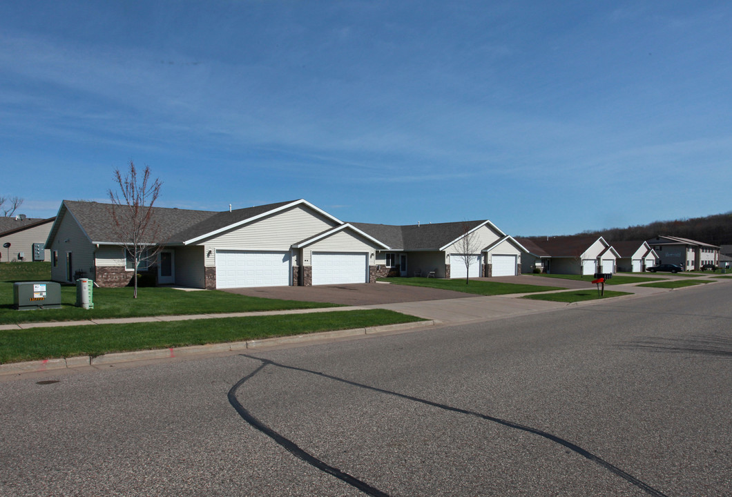 Country Meadows Apartments in Eau Claire, WI - Foto de edificio