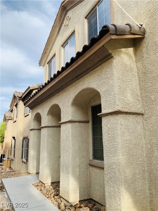 9768 W Overlook Ridge Ave in Las Vegas, NV - Building Photo
