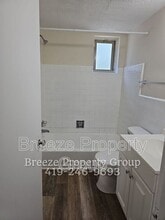 2445 W Bancroft St in Toledo, OH - Building Photo - Building Photo