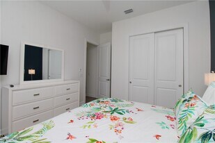 3123 Heather Glen Ct in Naples, FL - Building Photo