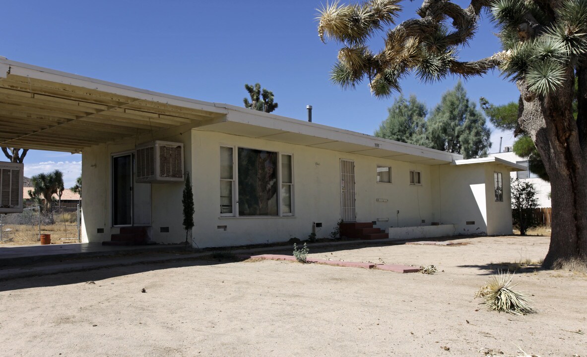 55335 Santa Fe Trl in Yucca Valley, CA - Foto de edificio