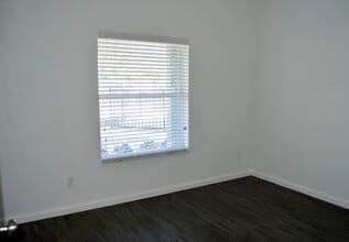 1800 vics way, Unit Grand Oaks Apartments of NSB in New Smyrna Beach, FL - Building Photo - Building Photo