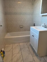 226 Forest Ave in Lyndhurst, NJ - Building Photo - Building Photo