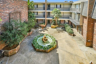 Sailboat Bay in New Orleans, LA - Foto de edificio - Building Photo