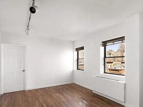 186 W 80th St in New York, NY - Building Photo - Building Photo