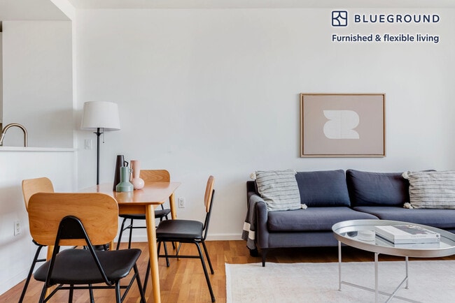 635 W 42nd St in New York, NY - Building Photo - Building Photo