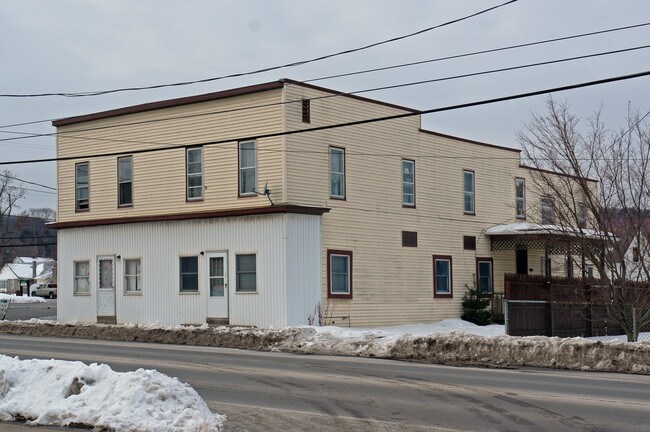 6 E Central Ave in Avis, PA - Foto de edificio - Building Photo