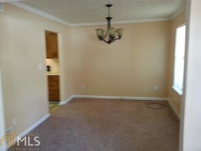 5730 N Castlegate Dr-Unit -B in Atlanta, GA - Building Photo - Building Photo