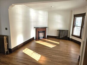 1902 E Newberry Blvd in Milwaukee, WI - Building Photo - Building Photo