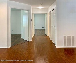 407 Hampton Ct in Englishtown, NJ - Building Photo - Building Photo