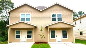 9509 Madera Rd in Houston, TX - Building Photo