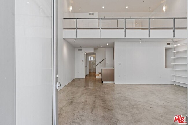 5806 Waring Ave in Los Angeles, CA - Building Photo - Building Photo