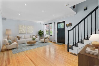 14 Meadowpark Ave N in Stamford, CT - Building Photo - Building Photo
