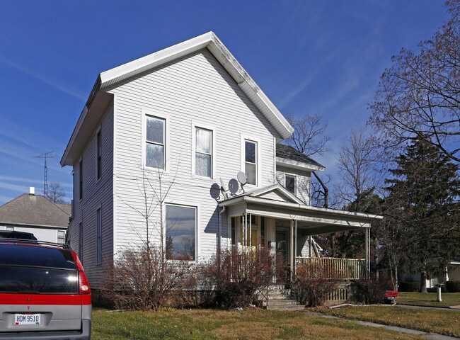 1104 W State St in Fremont, OH - Building Photo - Building Photo