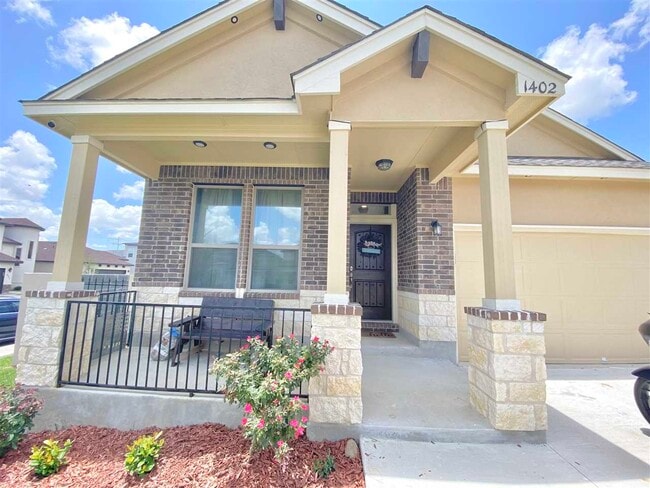 1402 Orto Dr. in Laredo, TX - Building Photo - Building Photo