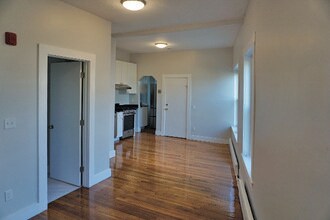 116 Willow St, Unit 116-03 in Cambridge, MA - Foto de edificio - Building Photo