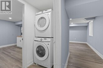1527 Chiddingstone Cir in Mississauga, ON - Building Photo - Building Photo