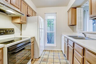 305 Avondale St in Houston, TX - Building Photo - Building Photo