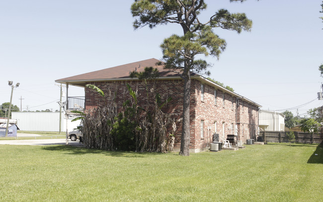 8041 Cecil Drive in Watson, LA - Building Photo - Building Photo