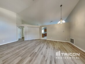 31136 Whinsenton Dr in Wesley Chapel, FL - Building Photo - Building Photo