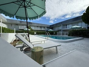 Brandon Palm Springs Apartment Homes in Palm Springs, FL - Foto de edificio - Building Photo