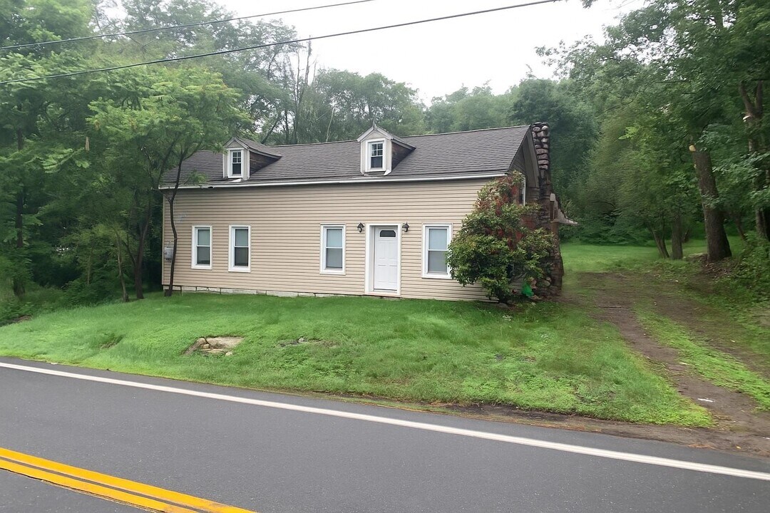 2453 US-209 in Wurtsboro, NY - Building Photo