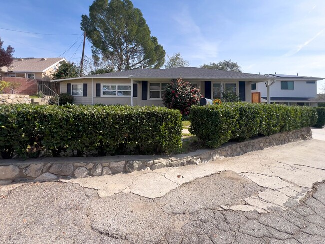 2656 Mayfield Ave in La Crescenta, CA - Building Photo - Building Photo