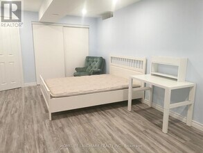 10 Hunters Corners in Markham, ON - Building Photo - Building Photo