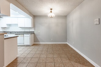 409 W Dryden St in Glendale, CA - Building Photo - Interior Photo