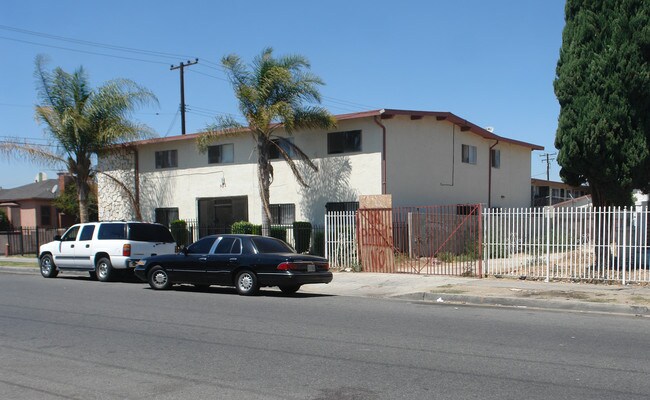 801 E Pine St in Compton, CA - Building Photo - Building Photo