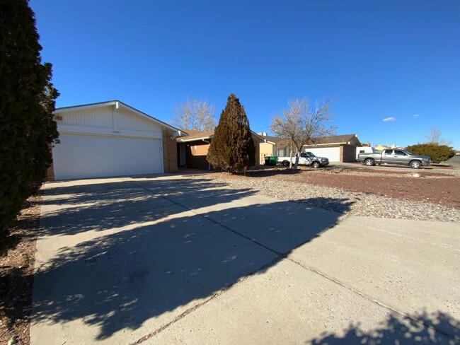 10301 La Paz Dr in Albuquerque, NM - Building Photo - Building Photo